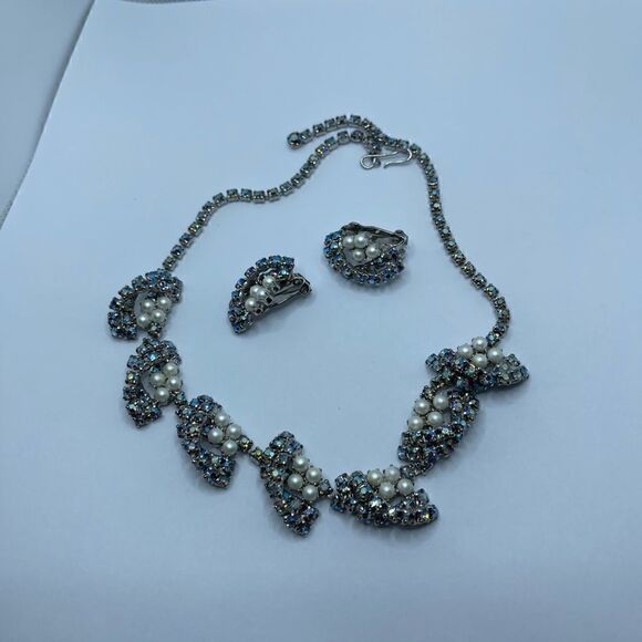 Vintage set aurora borealis and faux pearls necklace earrings - Picture 2 of 9
